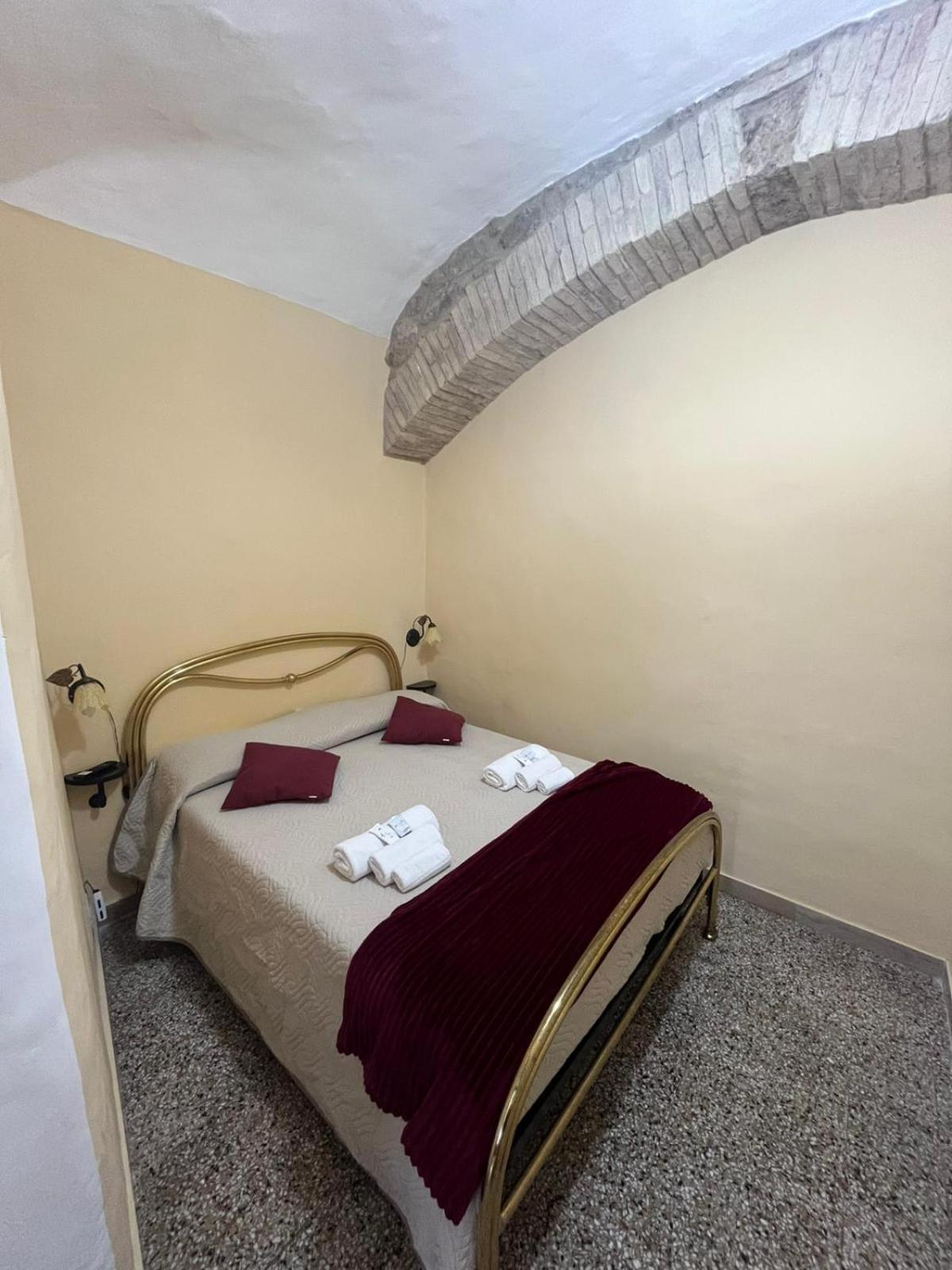 La Torre Della Piramide Hotel Pitigliano Eksteriør billede